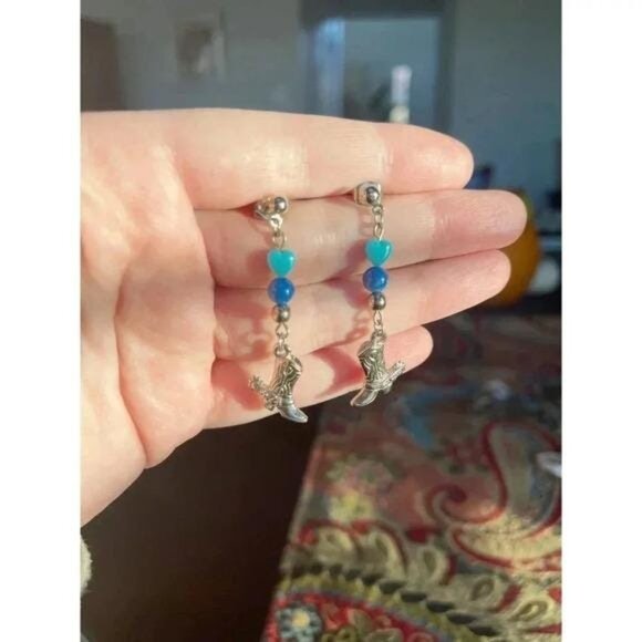 Vintage Avon Western Cowboy Boot Dangle Earrings – 1990s Silver-Tone Boots, 2″ D - Picture 5 of 5